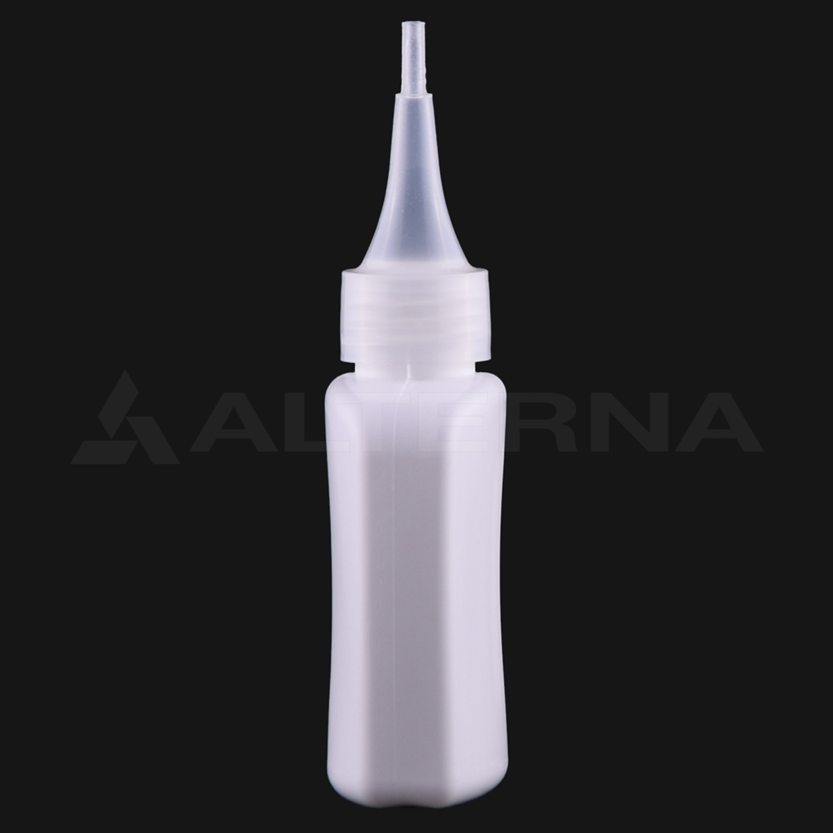 Botella plana de HDPE de 100 ml con tapón con boquilla de 24 mm, vista lateral para una aplicación precisa del líquido.