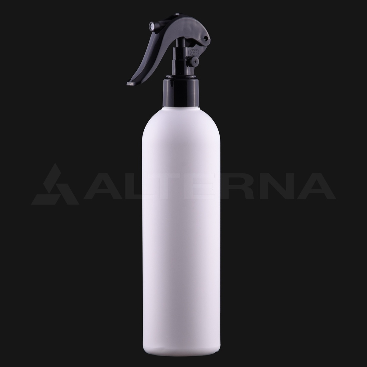 Botella pulverizadora redonda Boston de plástico HDPE blanco de 330 ml con mini gatillo negro de 24 mm, vista en ángulo.
