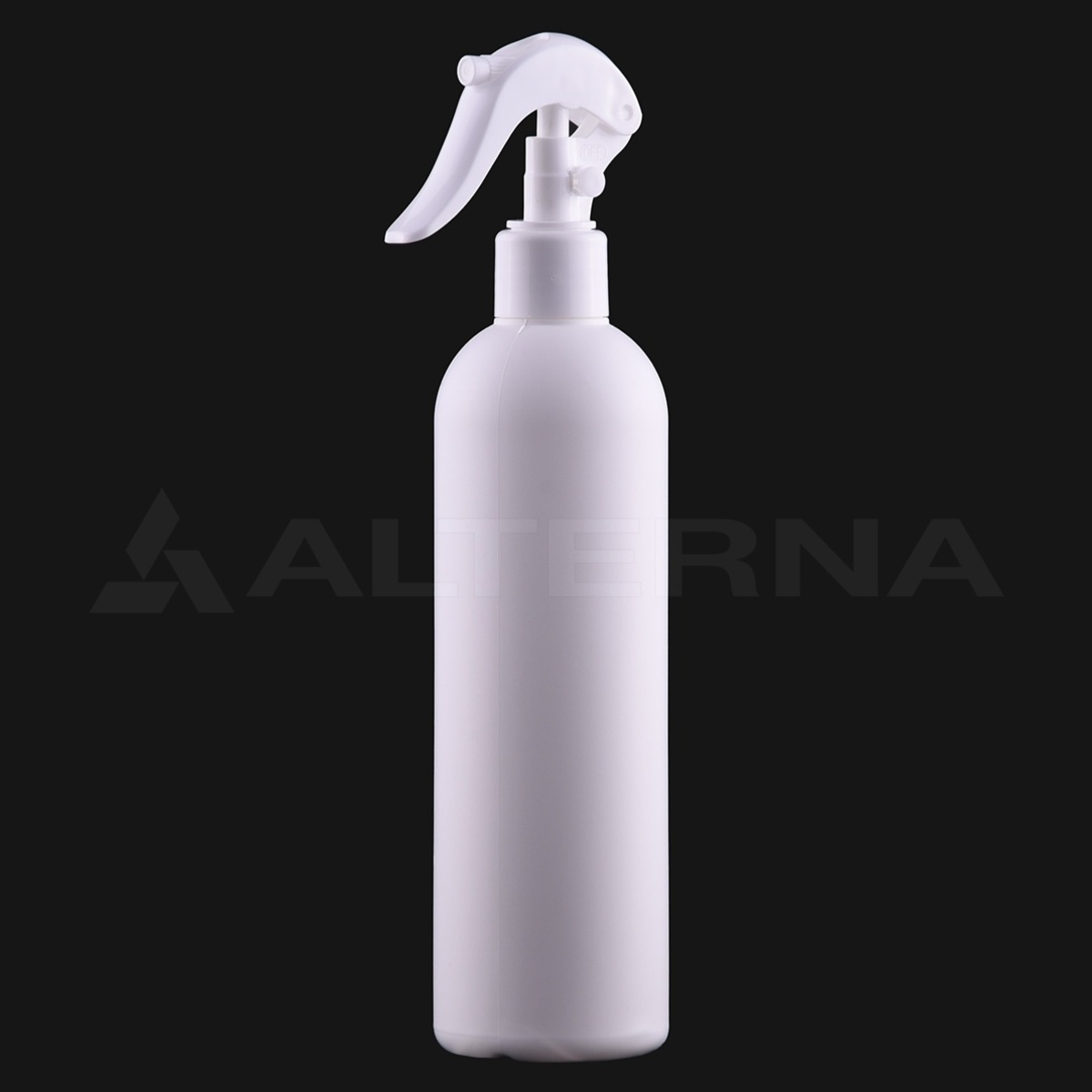 Botella pulverizadora redonda Boston de plástico HDPE blanco de 330 ml con mini gatillo blanco de 24 mm, vista frontal en ángulo.