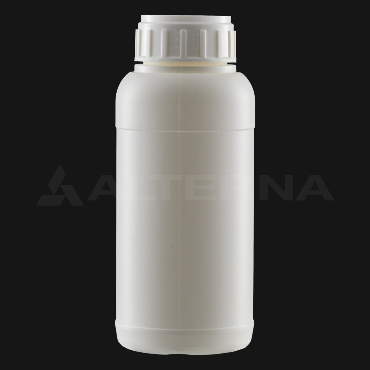 قارورة HDPE بسعة 500 مل مع غطاء لولبي مبطّن برقائق الألومنيوم - Professional packaging solution by Alternaplast زجاجة بلاستيكية بيضاء من البولي إيثيلين عالي الكثافة سعة 500 مل مع غطاء مانع للتلاعب مقاس 50 مم على خلفية سوداء