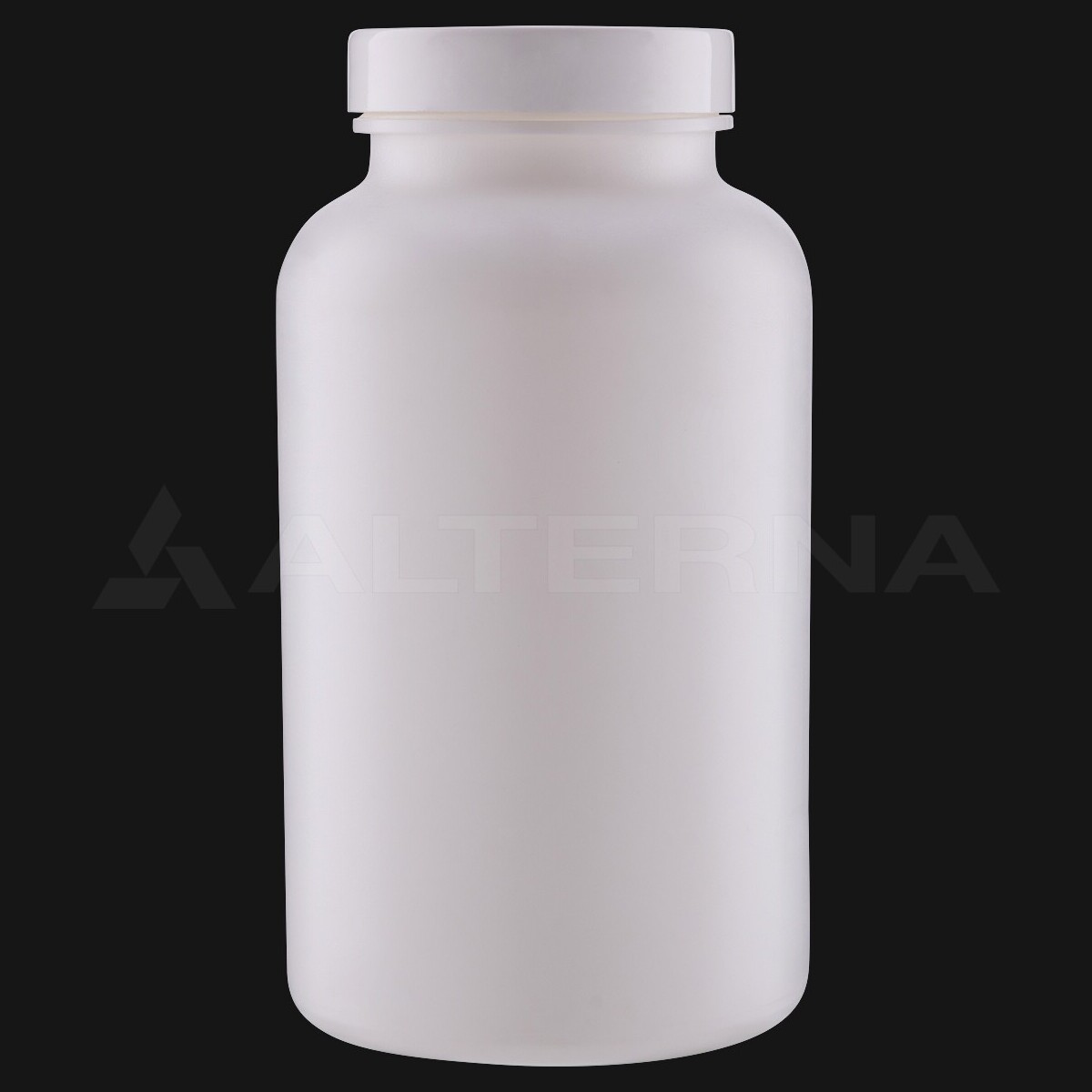 Bouteille HDPE 500 ml à large ouverture avec bouchon 53 mm à opercule aluminium - Professional packaging solution by Alternaplast Bouteille en plastique HDPE blanc à col large de 500 ml avec bouchon à vis de 53 mm sur fond noir