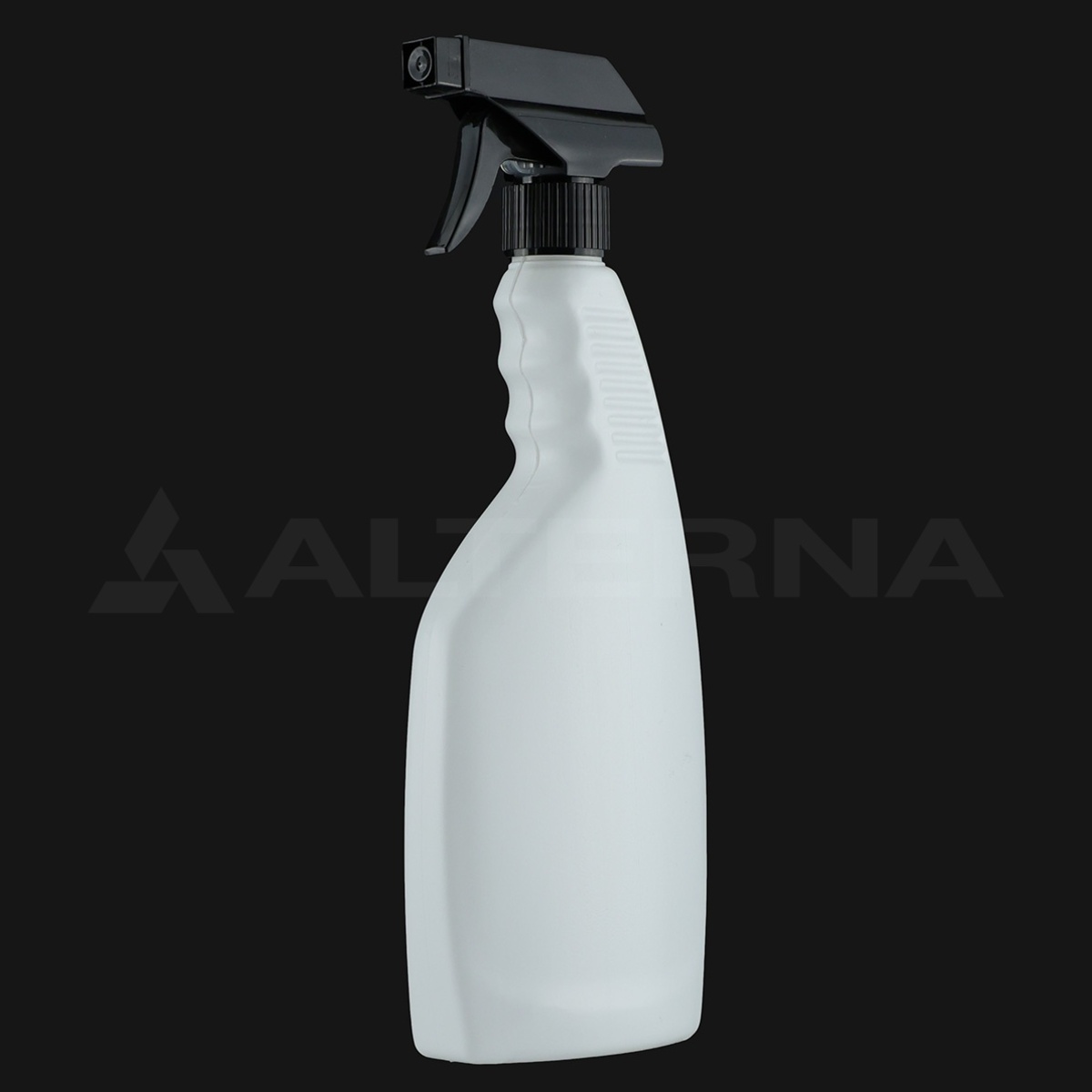 Botella pulverizadora de plástico HDPE de 500 ml con pulverizador de gatillo negro de 28 mm, vista lateral sobre fondo negro.